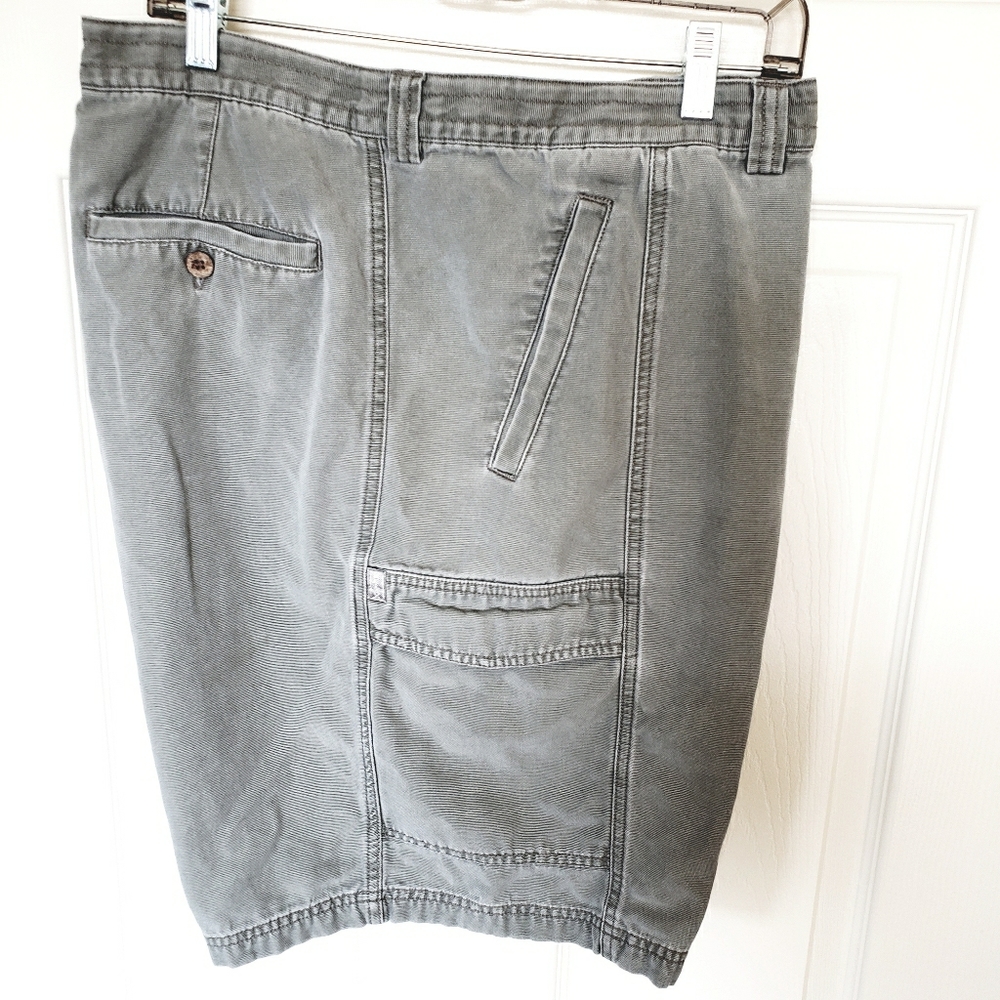 Tommy Bahama 42 twill cargo short